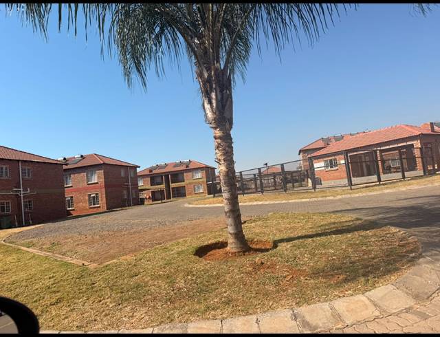 2 BEDROOM APARTMENT FOR SALE IN WATERVAL EAST